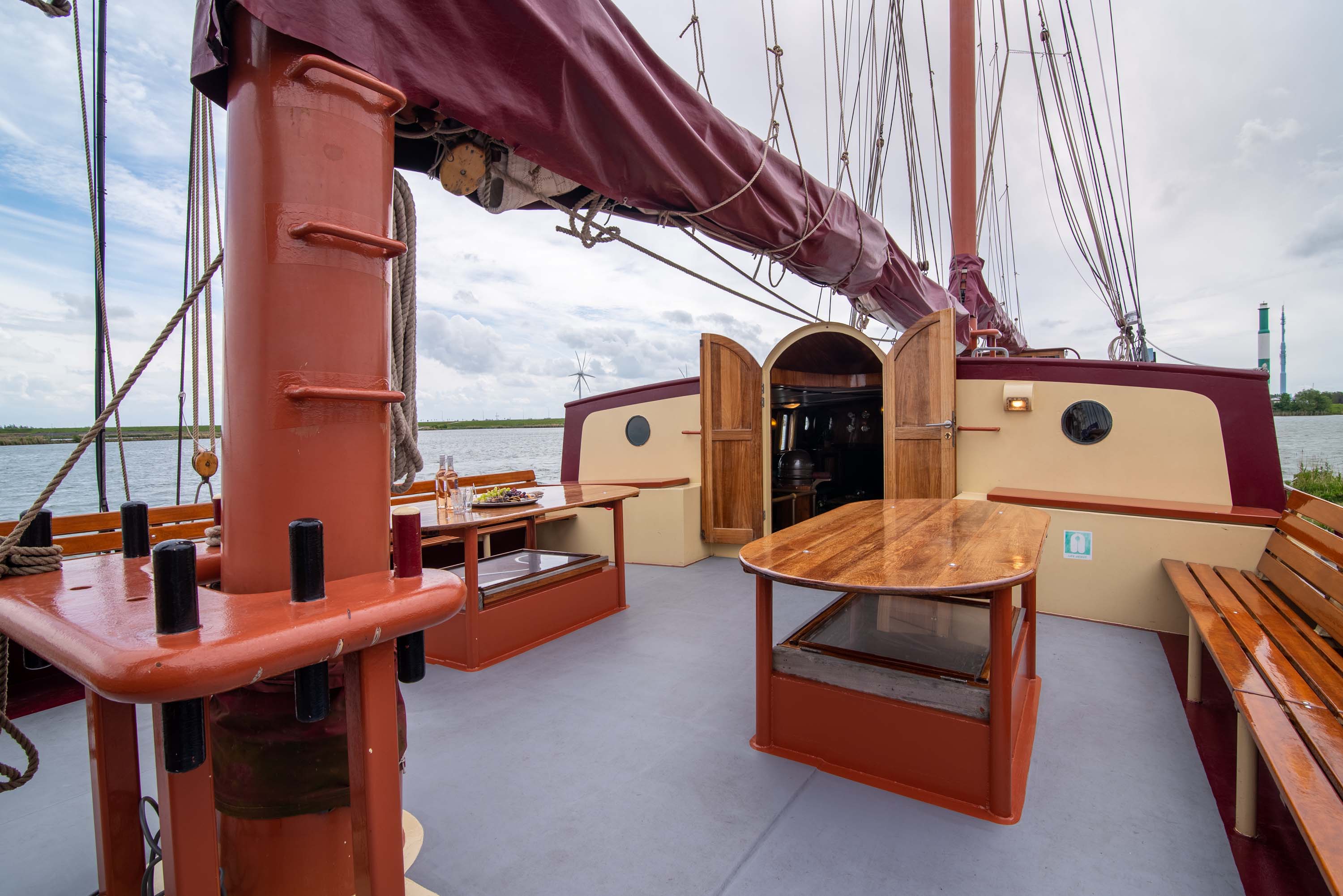 zeilen op IJsselmeer of Waddenzee met de driemastklipper Radboud vanuit Enkhuizen