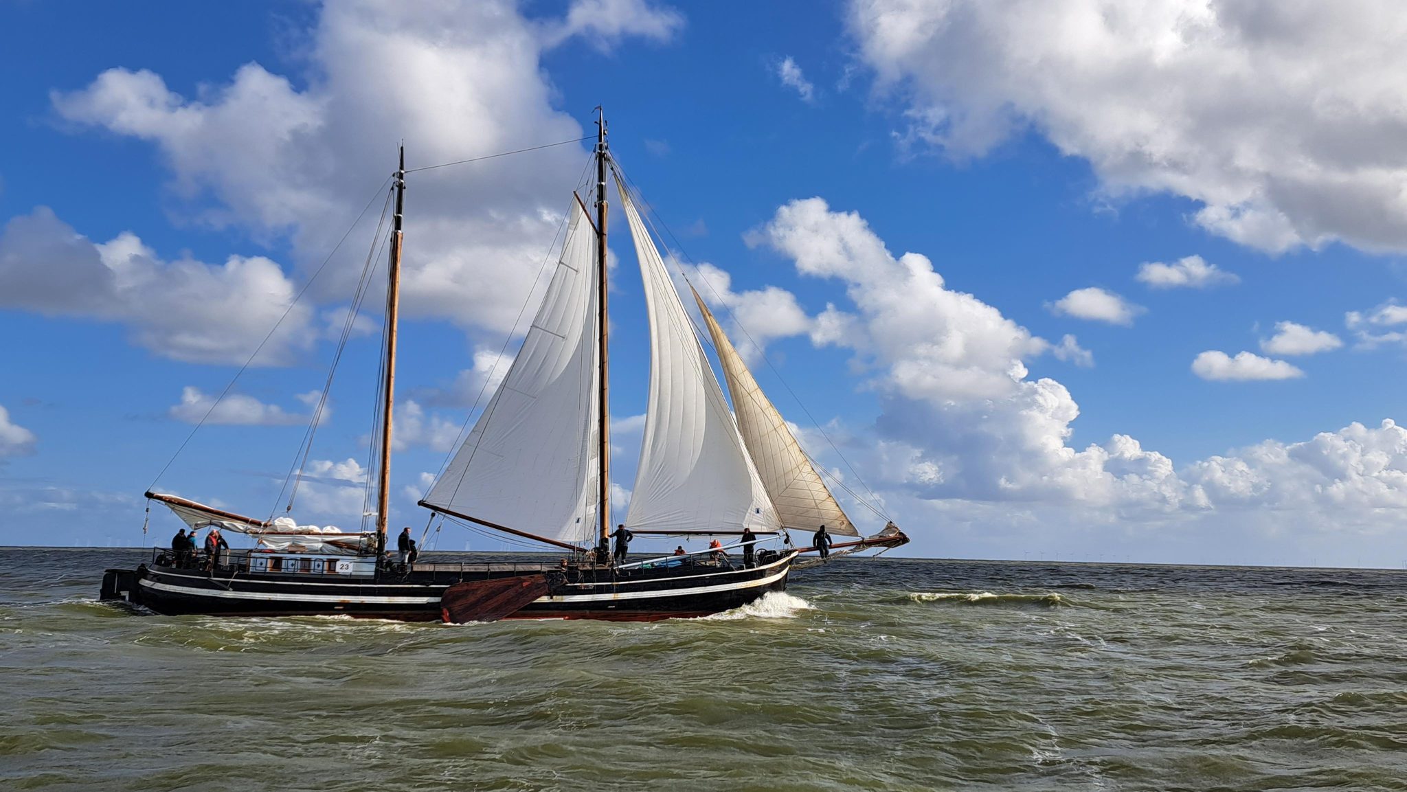 zeilen op IJsselmeer of Waddenzee met de klipperaak Waterman vanuit Harlingen