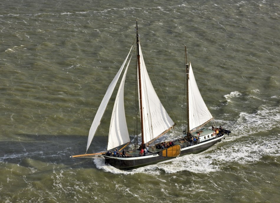 zeilen op IJsselmeer of Waddenzee met de tweemastklipper Ambulant vanuit Harlingen