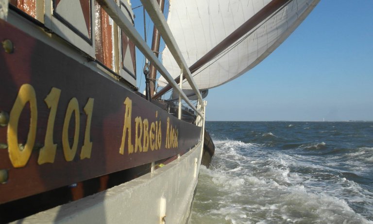 zeilen op IJsselmeer of Waddenzee met de stevenschip Arbeid Adelt - vaart niet meer vanuit Harlingen