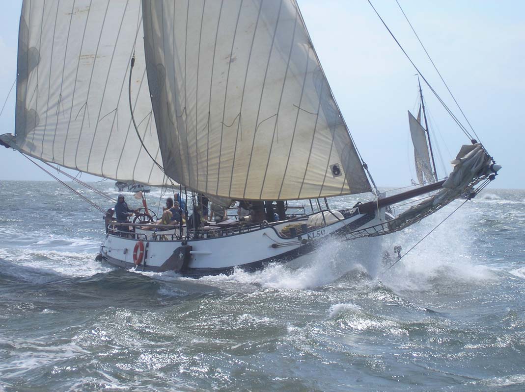 zeilen op IJsselmeer of Waddenzee met de noordzeebotter Bornrif, vaart niet meer vanuit Harlingen