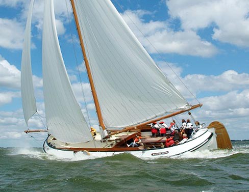 zeilen op IJsselmeer of Waddenzee met de lemsteraak Brandende Liefde vanuit Stavoren