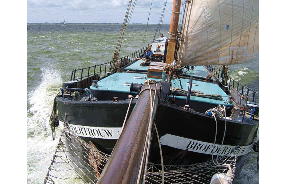zeilen op IJsselmeer of Waddenzee met de stevenklipper Broedertrouw vanuit Enkhuizen