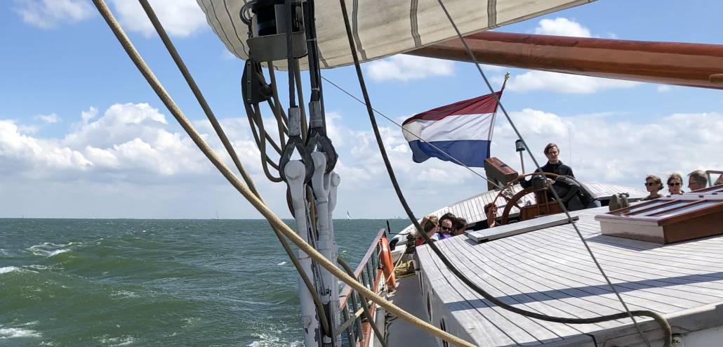 zeilen op IJsselmeer of Waddenzee met de zeetjalk Carpe Diem vanuit Monnickendam