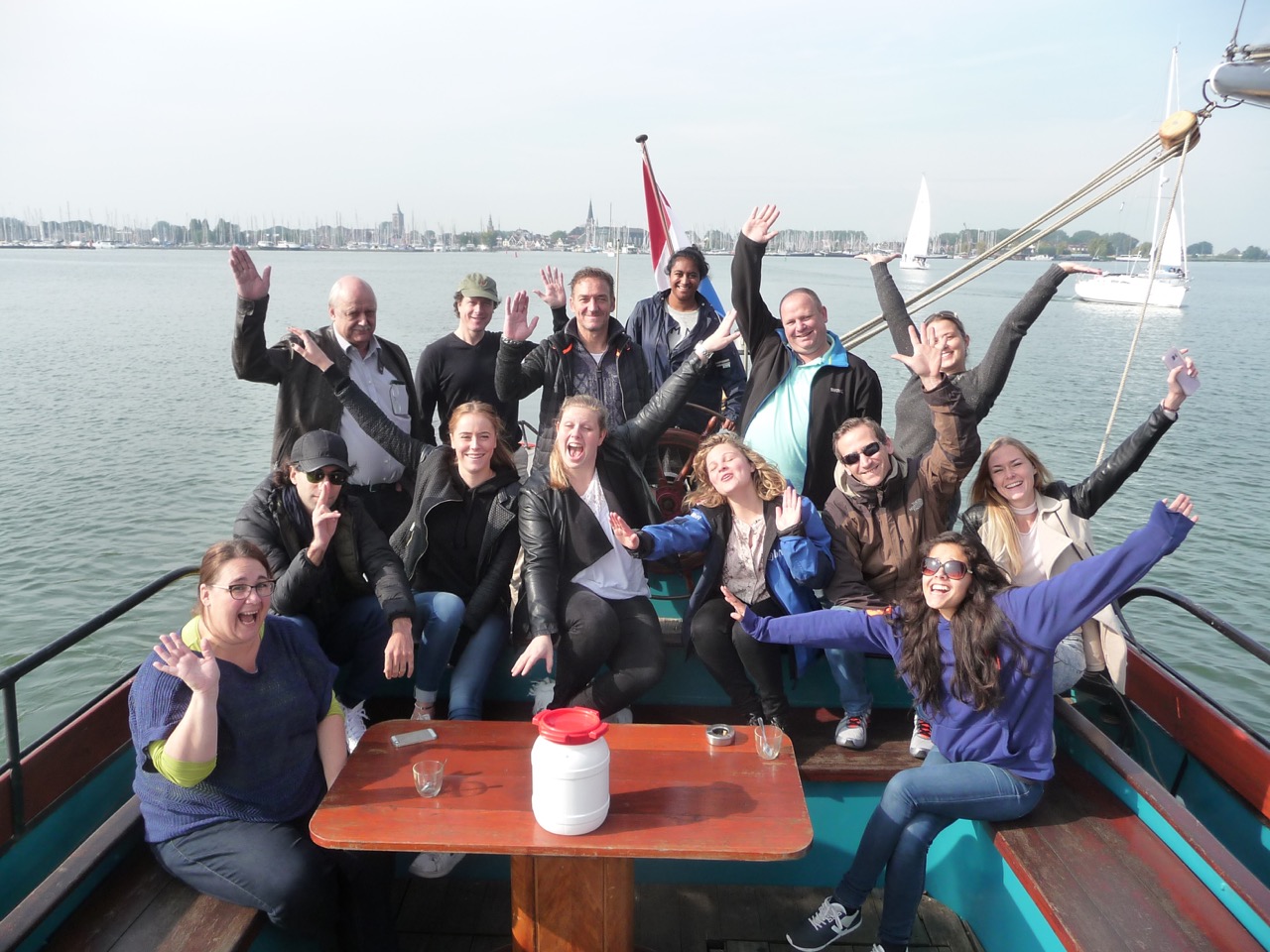 schip huren op IJsselmeer of Waddenzee : de ijsseltjalk Dankbaarheid vanuit Monnickendam