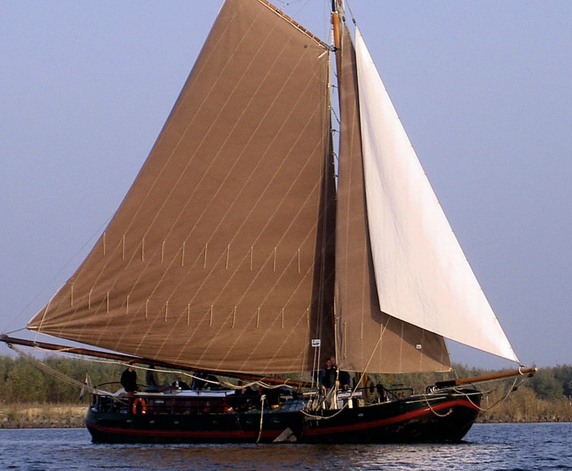 Segeln auf IJsselmeer oder Wattenmeer mit der Aak Ebenhaëzer ab Zeewolde