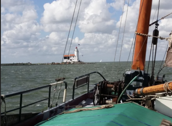 zeilen op IJsselmeer of Waddenzee met de aak Ebenhaëzer vanuit Zeewolde