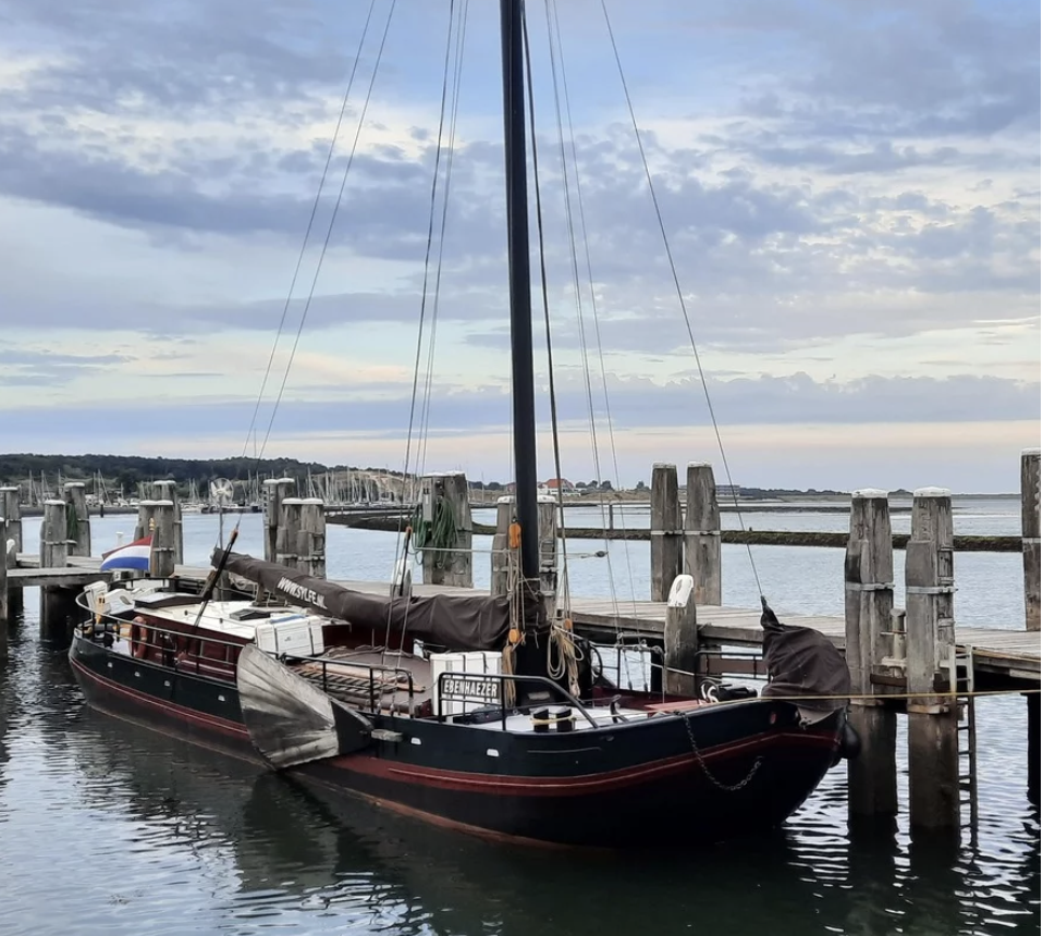 zeilen op IJsselmeer of Waddenzee met de aak Ebenhaëzer vanuit Zeewolde