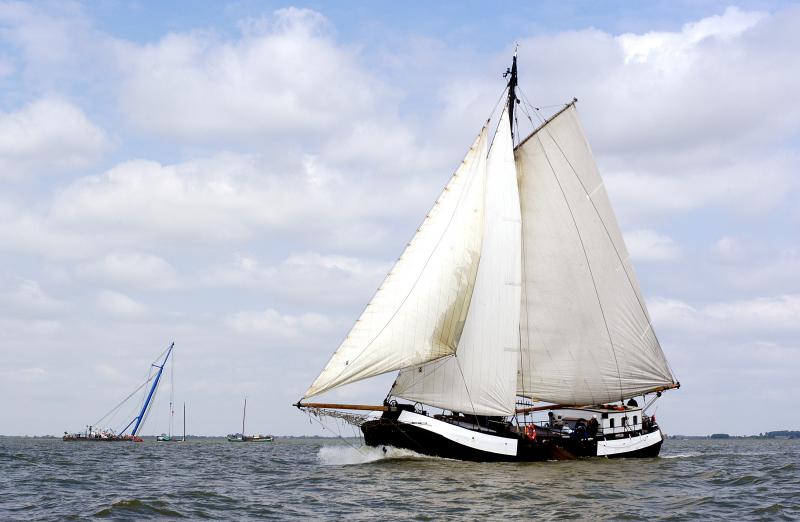 Segeln auf IJsselmeer oder Wattenmeer mit der Groninger Meer-Tjalk Eben Haëzer ab Lemmer