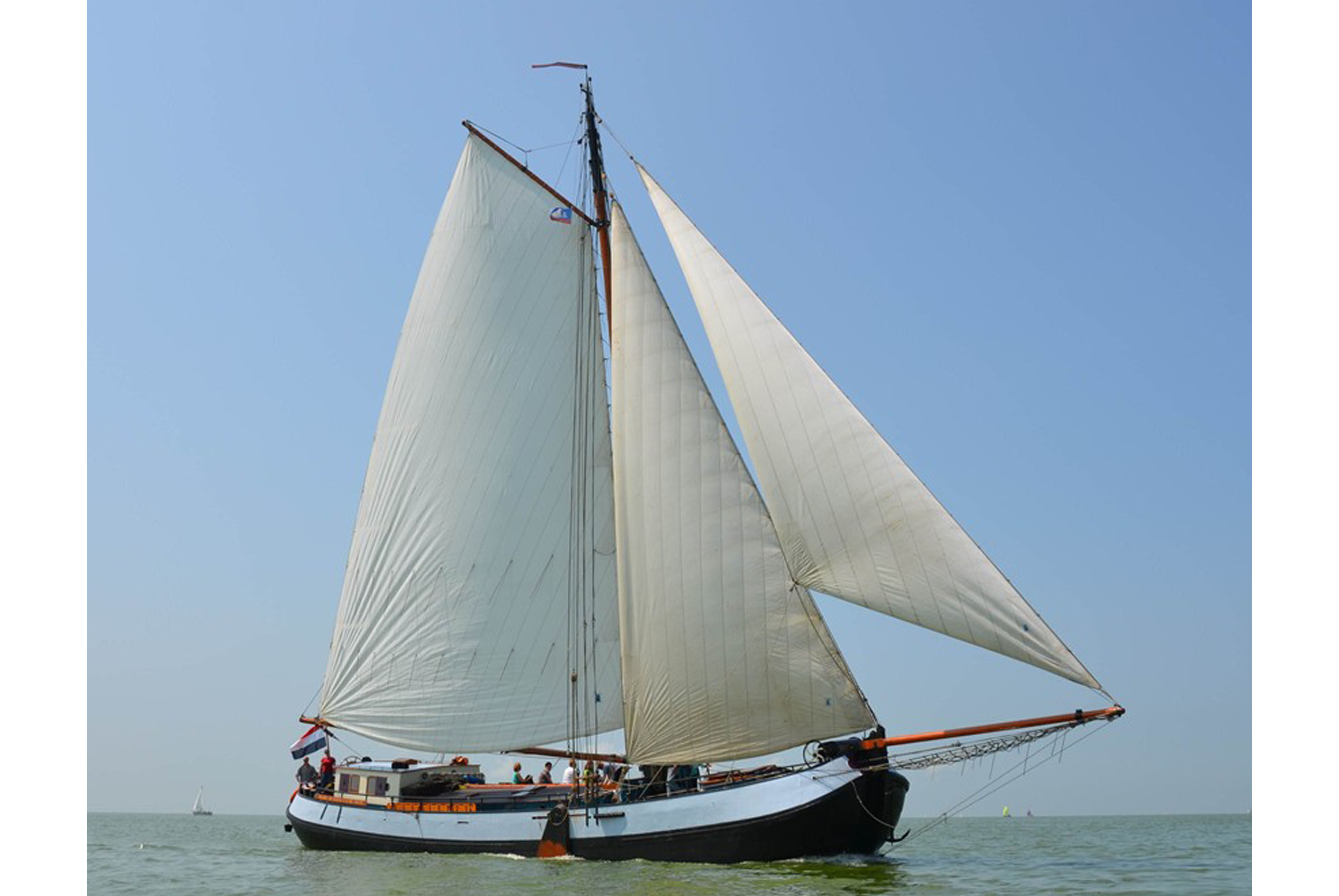 zeilen op IJsselmeer of Waddenzee met de eenmasttjalk Hollandia vanuit Stavoren