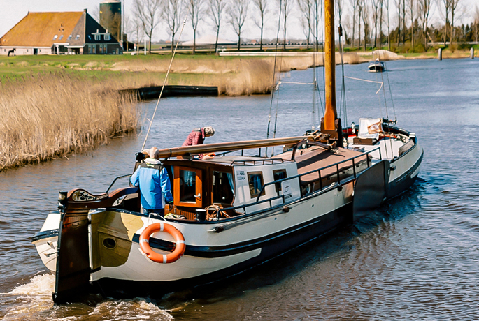 zeilen op IJsselmeer of Waddenzee met de skutsje Nijverheid vanuit Grou