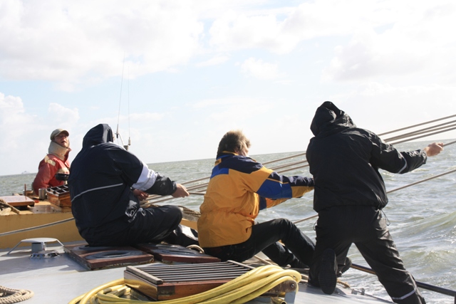 zeilen op IJsselmeer of Waddenzee met de eenmasttjalk Ontmoeting vanuit Harlingen