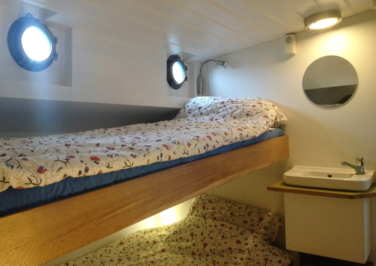 zeilen op IJsselmeer of Waddenzee met de eenmasttjalk Overwinning vanuit Harlingen