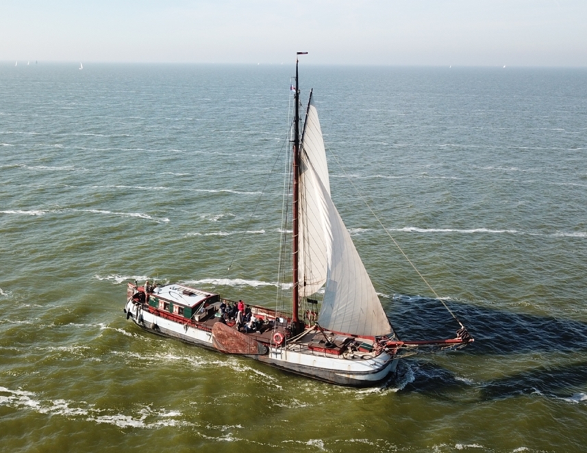 zeilen op IJsselmeer of Waddenzee met de eenmasttjalk Stanfries vanuit Stavoren