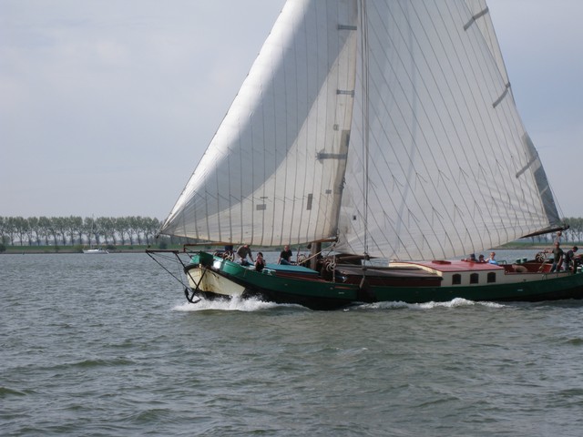 Schiff mieten auf IJsselmeer oder Wattenmeer : die Tjalk Stormvogel ab Willemstad