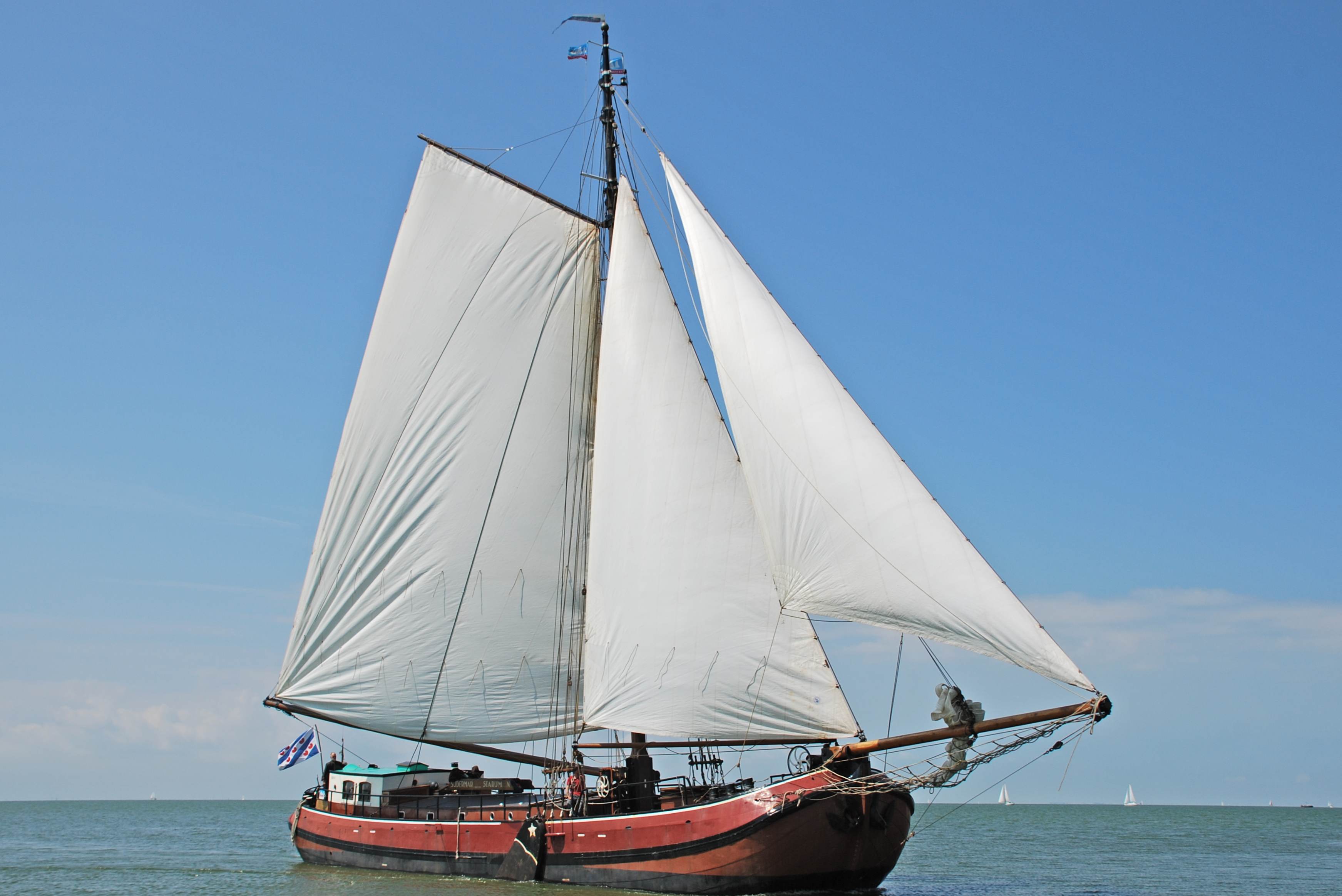 Segeln auf IJsselmeer oder Wattenmeer mit der Einmasttjalk Sudermar ab Stavoren