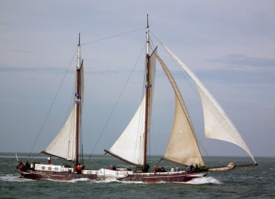 Segeln auf IJsselmeer oder Wattenmeer mit der Zweimastklipper Vliegende Draeck ab Harlingen