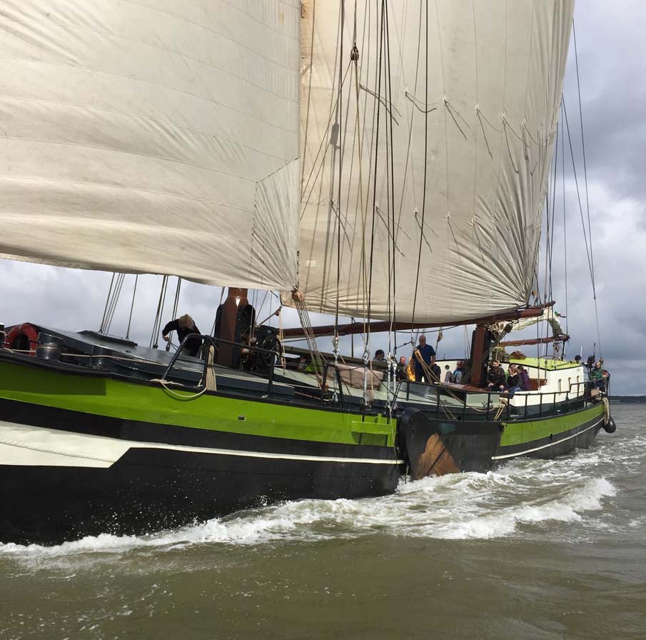 zeilen op IJsselmeer of Waddenzee met de tweemastklipper Wilhelmina vanuit Harlingen
