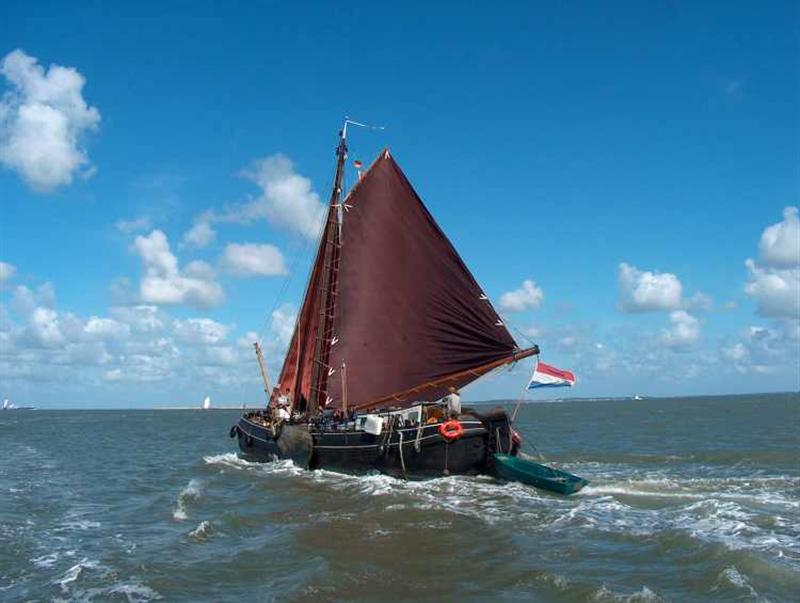 zeilen op IJsselmeer of Waddenzee met de tjalk Zwarte Ruiter vanuit Harlingen