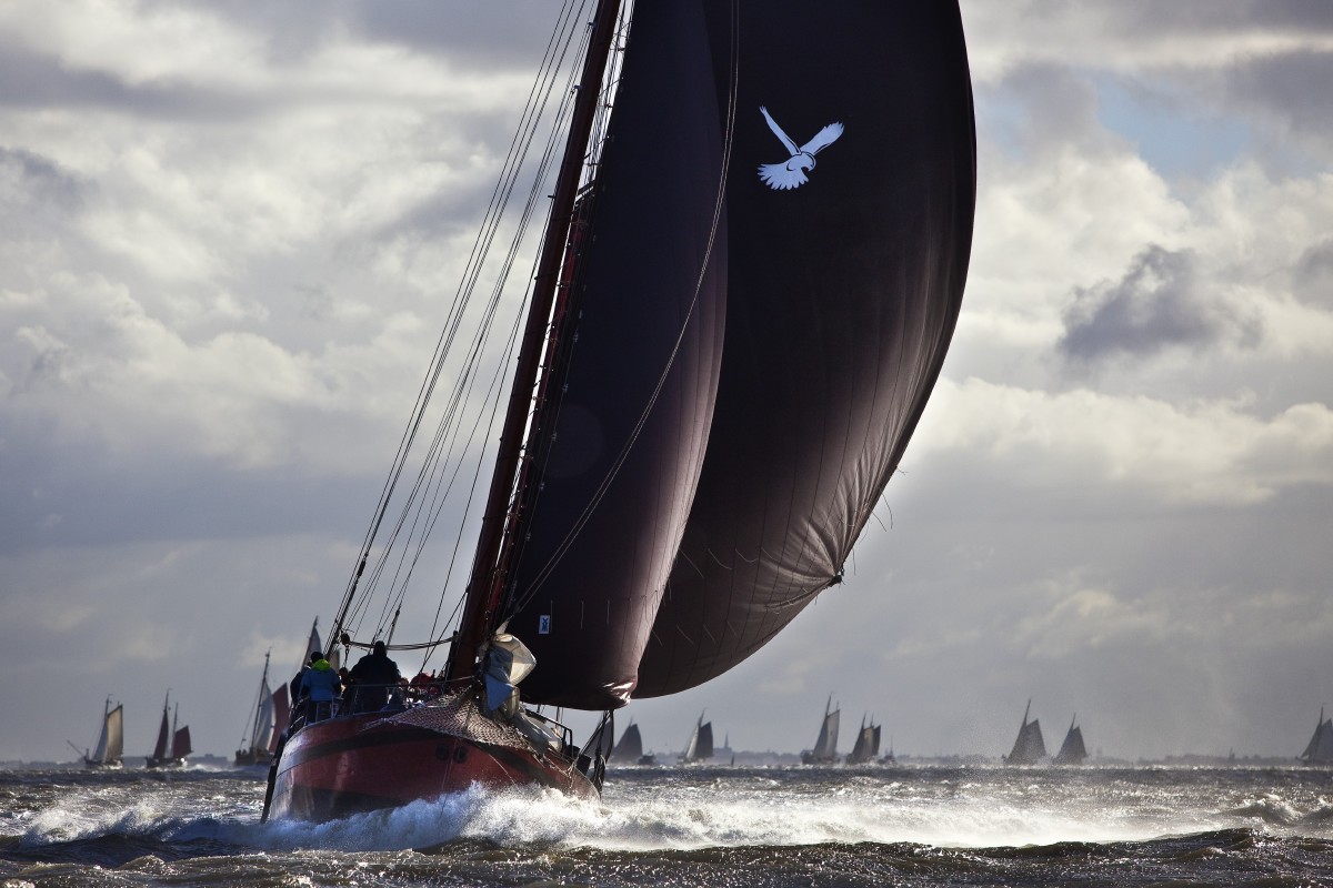 zeilen op IJsselmeer of Waddenzee met de klipperaak Zwarte Valk vanuit Makkum